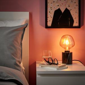 IKEA - MOLNART lámpara mesa bombilla, mármol negroForma de…
