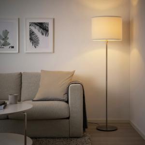 IKEA - SKAFTET lámpara de pie, blanconiquelado blanco/nique…