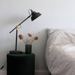 Steinhauer Lámpara de mesa Nové, regulable, negra
