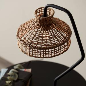 PR Home Loft lámpara de mesa con pantalla de ratán