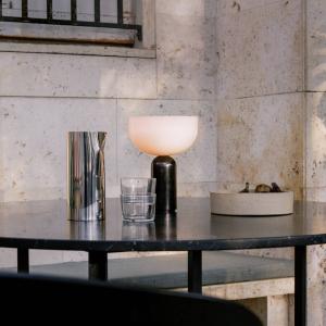 New Works Kizu lámpara de mesa de batería negro