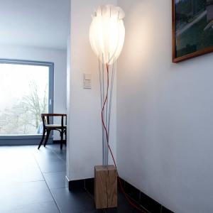 Domus Lámpara de pie Tulip cable rojo, roble blanco