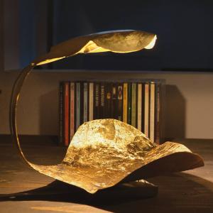 Knikerboker Lámpara de mesa LED de diseño Gi.Gi, oro