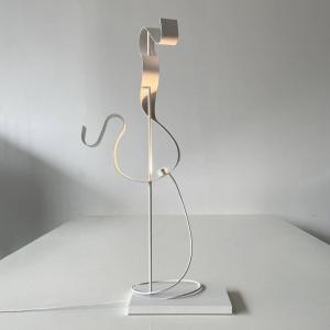 Knikerboker Curve lámpara de mesa LED, blanco