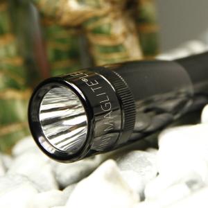 Linterna LED Maglite Mini, 2 Cell AA, funda, negro