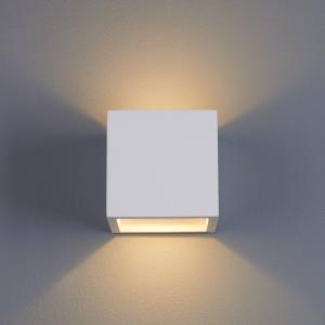 Lindby Aplique LED Marita en forma de cubo de yeso