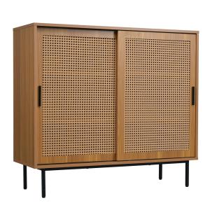 Aparador de cocina de madera con puertas de caña