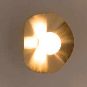 Aplique de metal dorado con bola de cristal blanca