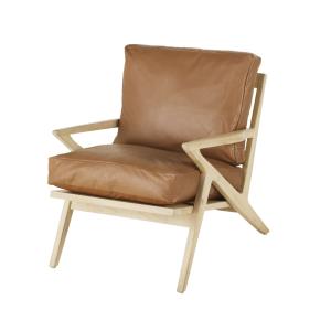 Butaca de piel marrón y madera de mango