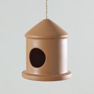 Casita para pájaros naranja