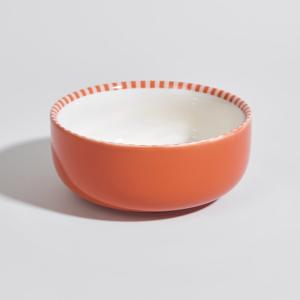 Cuenco de cerámica naranja, amarilla y blanca
