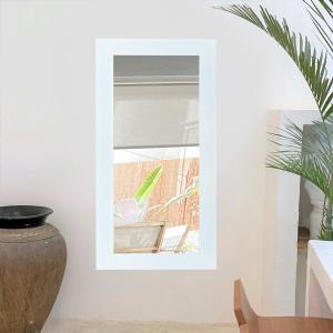 Espejo de pared de madera maciza en tonos blancos 140x70cm