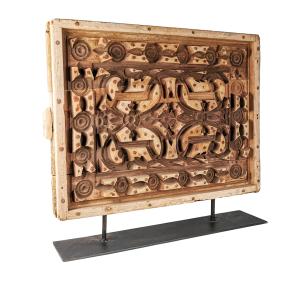 Figura rectangular madera tallada base hierro negro 65x50x2…