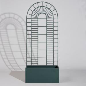 Jardinera con arco de acero verde