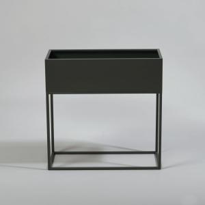 Jardinera de hierro forjado verde