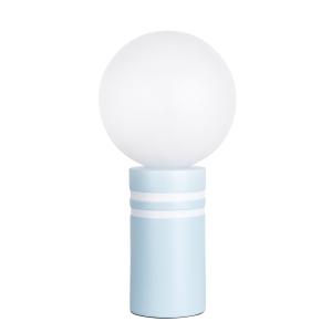 Lámpara de cerámica azul y blanca con bola de cristal opaco…