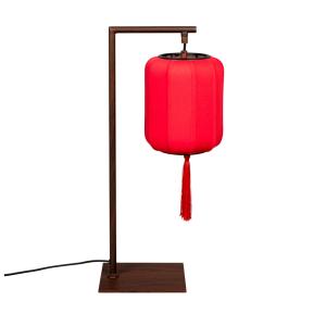 Lámpara de mesa de madera marrón con pantalla roja