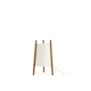 Lámpara de mesa fabricada en madera y textil blanco