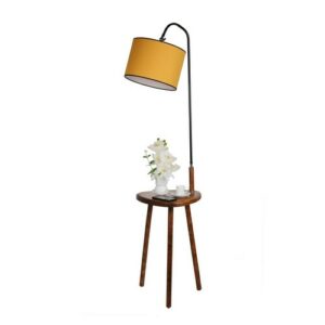 Lámpara de pie con mesa de madera y pantalla de tela mostaz…
