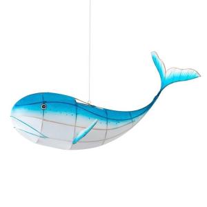 Lámpara de techo forma de ballena en bambú y seda azul 50cm…