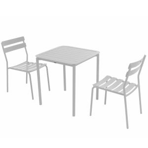 Mesa de jardín cuadrada (70 x 70 cm) y 2 sillas blancas.