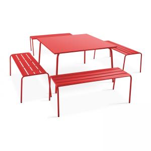 Mesa de jardín cuadrada y 4 bancos de metal rojo
