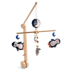 Móvil musical de madera con pingüinos de juguete