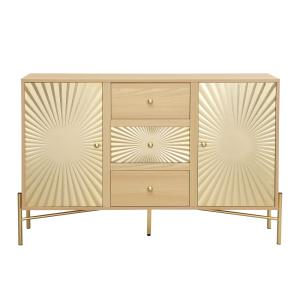 Mueble de baño de madera clara con frentes dorados tallados