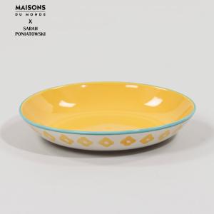 Plato hondo de gres amarillo y crudo con borde azul cielo