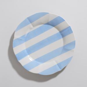 Plato llano de cerámica blanca y azul
