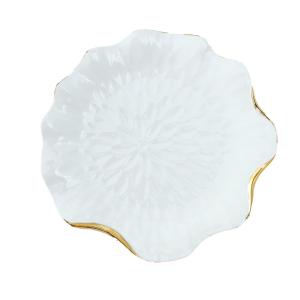 Plato llano de porcelana blanca con bordes dorados