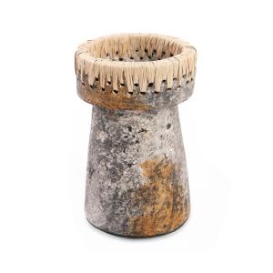 Portavelas de terracota y rafia en gris antiguo 13x13x20 cm