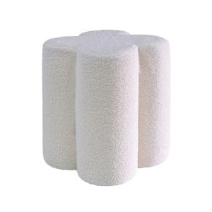 Puff en forma de trébol con tapizado de borreguito, blanco