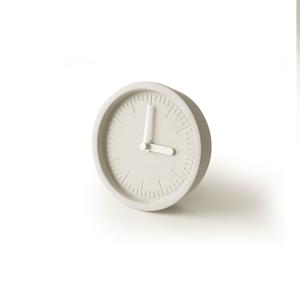 Reloj de hormigón blanco