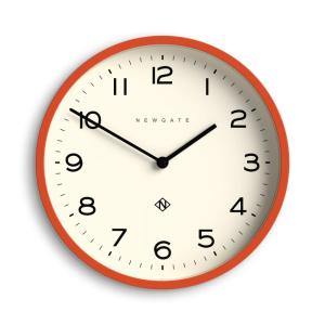 Reloj de pared moderno redondo en naranja calabaza