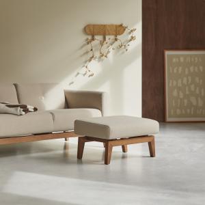 Reposapiés de roble macizo y tela color crudo