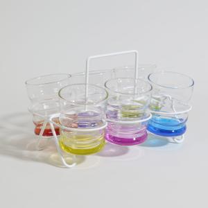Set de 6 vasos de vidrio multicolor con soporte de acero bl…