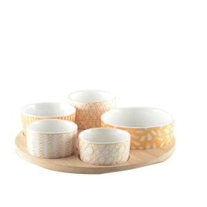 Set de aperitivo de 5 cuencos sobre bandeja de madera redon…