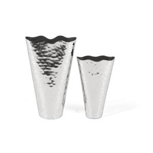 Set de dos jarrones fabricados en aluminio con acabado bril…