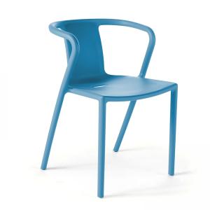 Silla de plástico azul