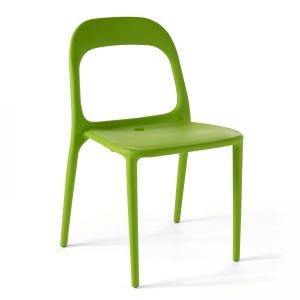 Silla de plástico de jardín verde.
