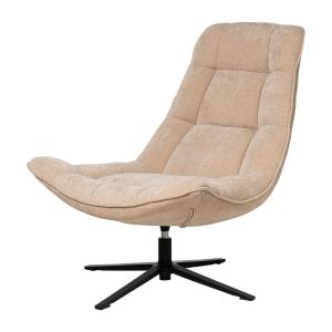 Sillón bajo giratorio de suave tejido beige.