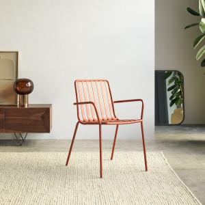 Sillón de metal naranja