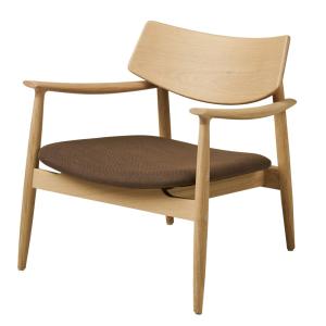 Sillón de salón en roble natural y tela marrón