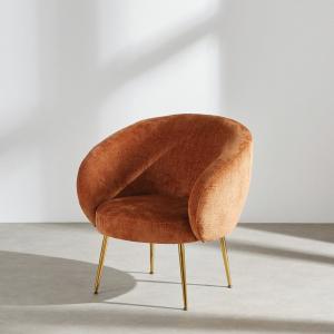 Sillón de tejido chenilla marrón teja y patas doradas