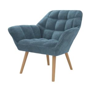 Sillón de tela azul con patas de madera
