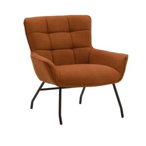 Sillón de tela terracota y patas de metal negro