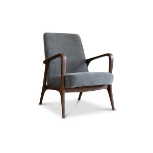 Sillón en fresno oscuro y tela gris
