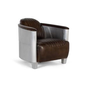 Sillón tapizado en piel marrón con acabado envejecido