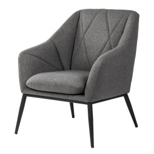 Sillón tapizado gris oscuro con diseño geométrico.